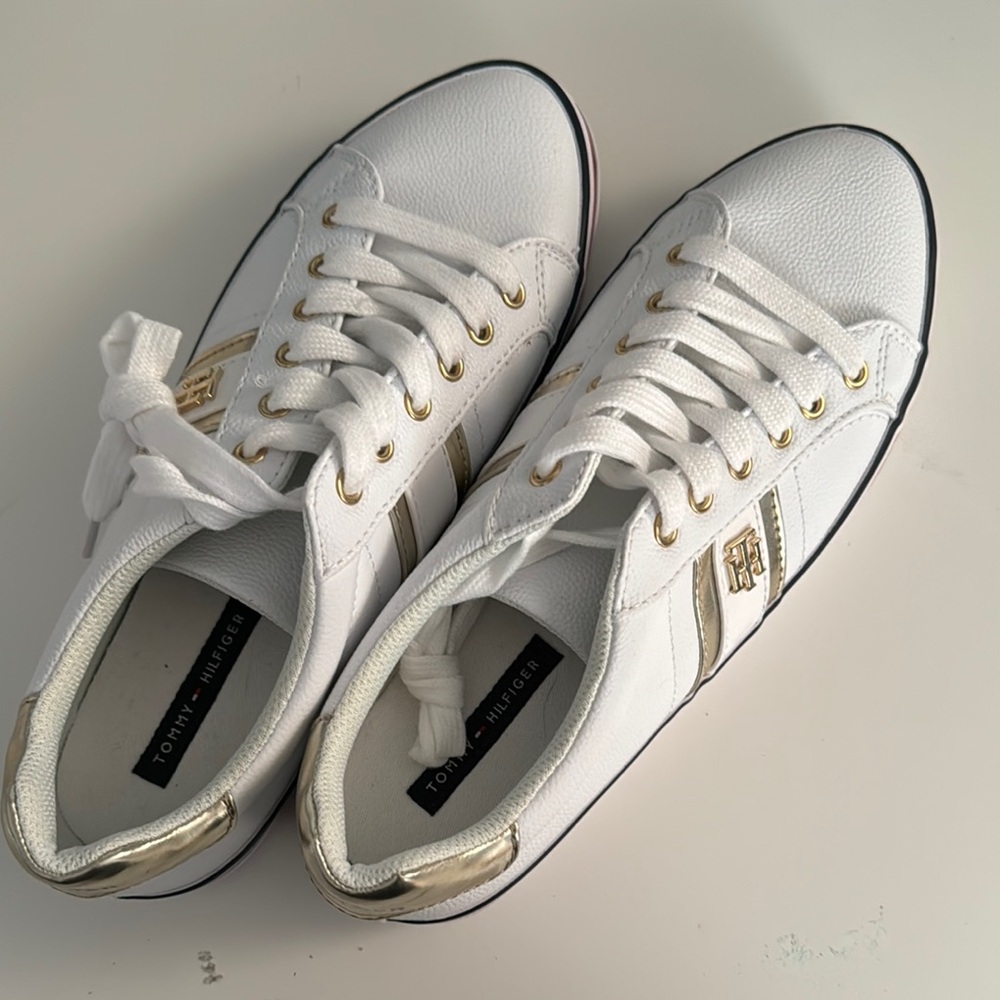 Tommy Hilfiger Women's White and Gold Sneakers